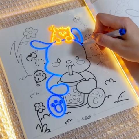 兒童護眼發光畫板(30*20公分)附贈支架.數據線.筆.擦拭布.臨摹本.可繪畫.也可當看板.留言板 限量代購